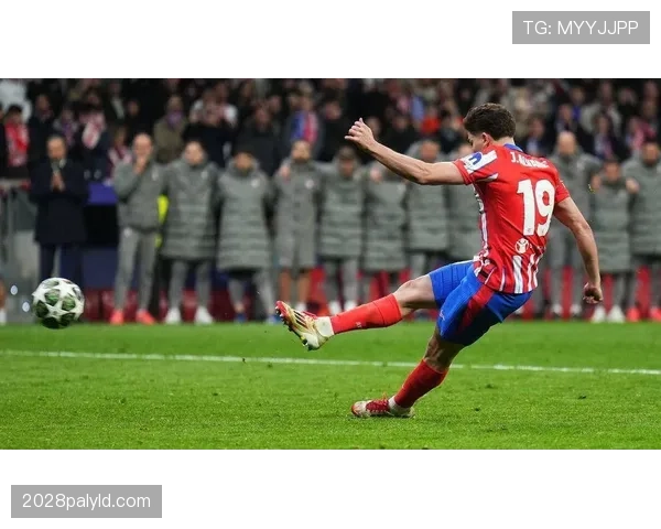 任意球判罚争议多因什么细节被裁判忽略？