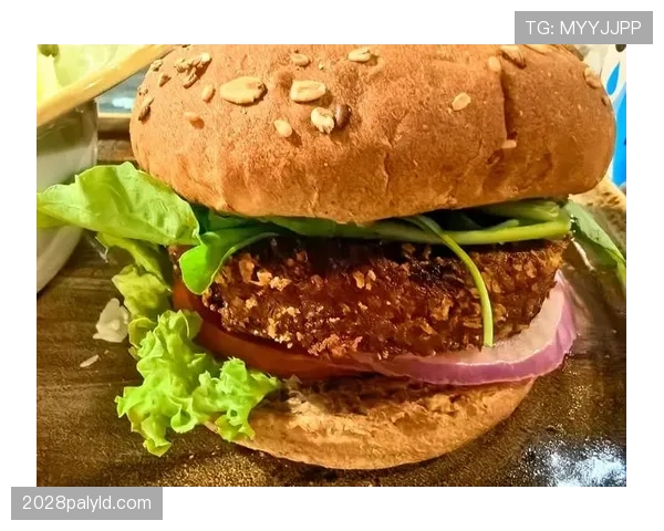 托尼娅·哈丁训练完顺手啃了个汉堡，这自律人设是真绷不住了？