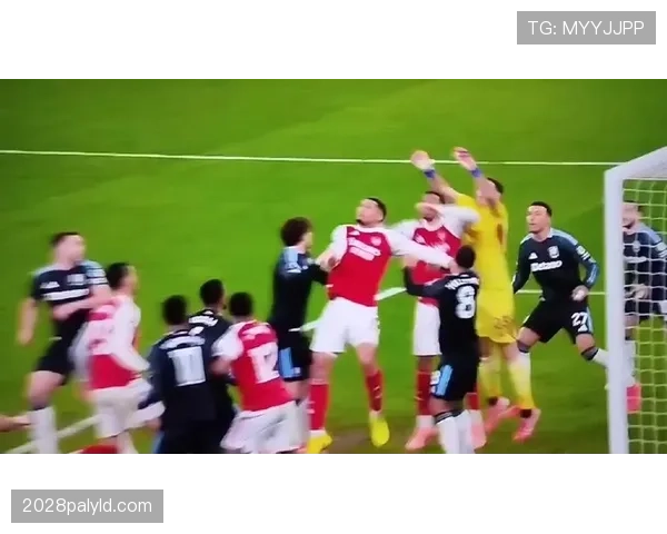 守门员保护规则：什么动作算犯规？哪些冲撞被允许？